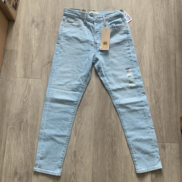 Levi’s Wedgie Fit Skinny Sz 28/6 “Shimmer Opal” Light Wash Jeans - Picture 3 of 8